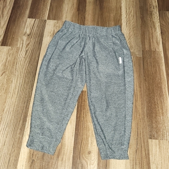 Reebok Joggers Gray Dri Fit  Size 10-12 Medium - Picture 1 of 3